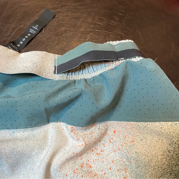 Mens Lululemon Multicolor Green Orange Lined Workout Running Shorts Medium 6” - Picture 6 of 8